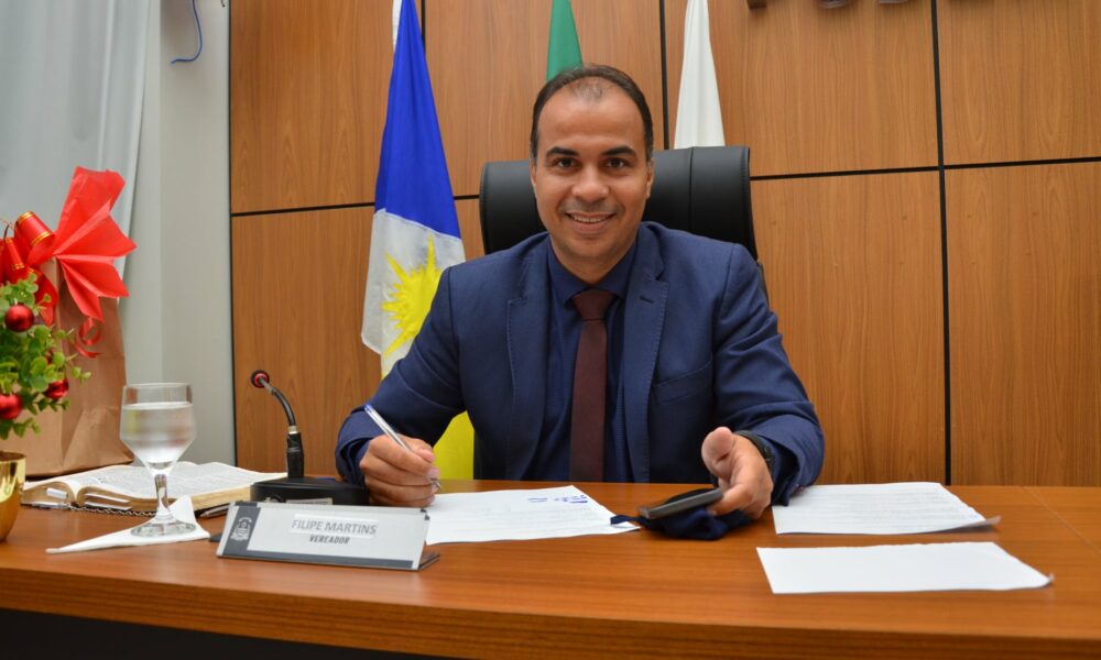 Vereador Filipe Martins foi relator da MP que concede reajuste salarial de 10,16% aos servidores municipais
