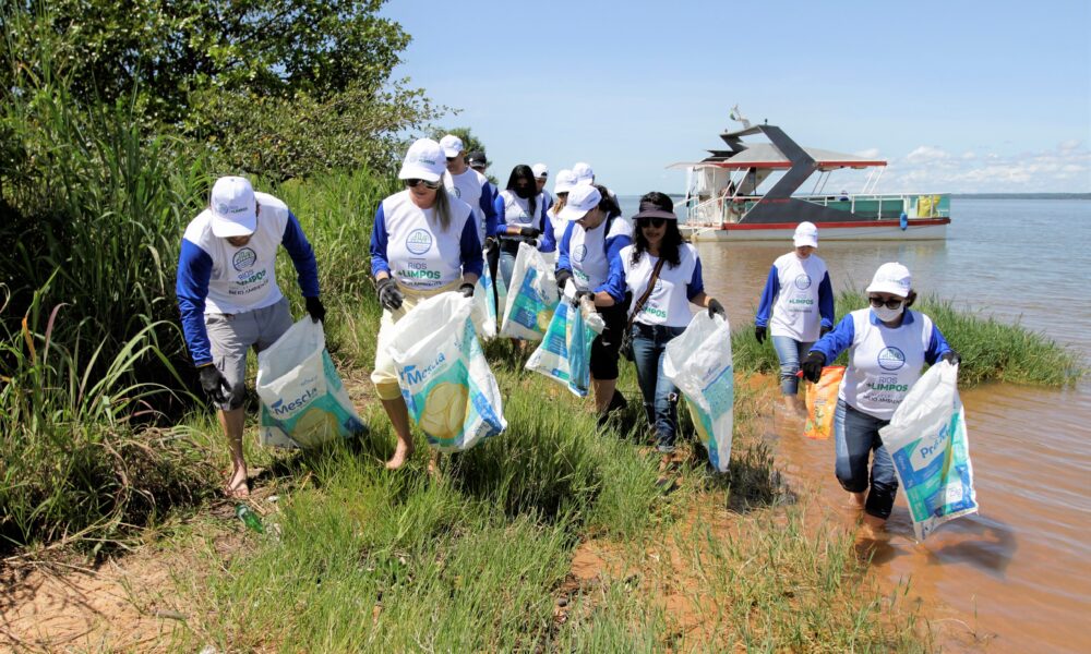'Rios +limpos': Mutirão de limpeza retira cerca de 300kg de resíduos das águas do Lago de Palmas