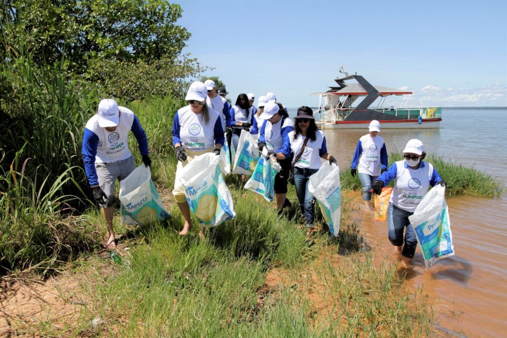 'Rios +limpos': Mutirão de limpeza retira cerca de 300kg de resíduos das águas do Lago de Palmas