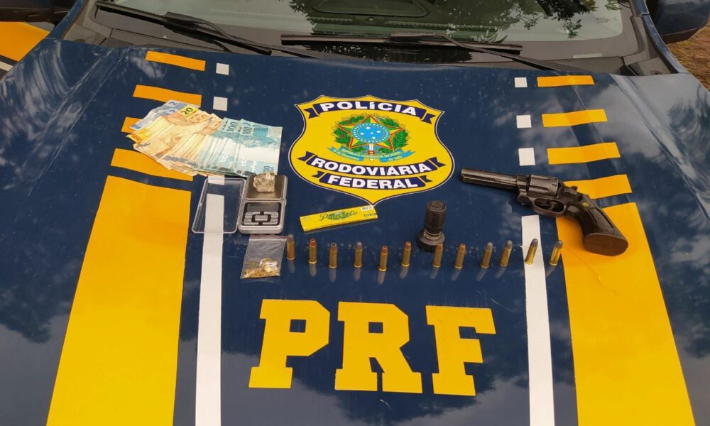 PRF prende homem em flagrante por porte ilegal de arma de fogo na BR-153, em Araguaína