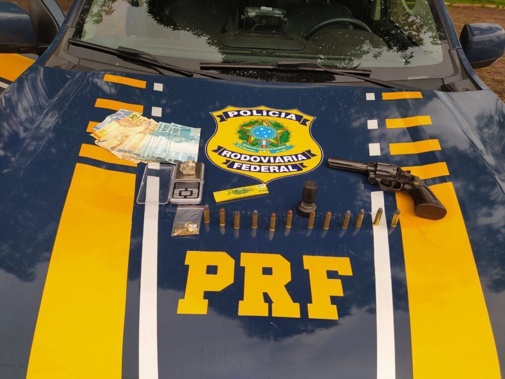 PRF prende homem em flagrante por porte ilegal de arma de fogo na BR-153, em Araguaína