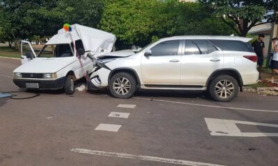 Vendedor de panelas tem carro e produtos destruídos após acidente na região sul de Palmas