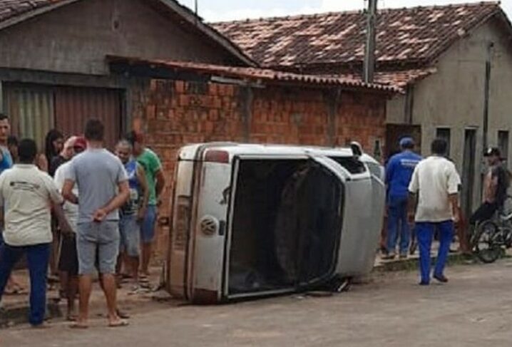 Duas crianças ficam feridas após serem atropeladas por carro descontrolado em Ananás