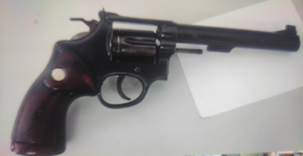 Policial de folga evita possível homicídio e detém homem de posse de arma de fogo em Paraíso