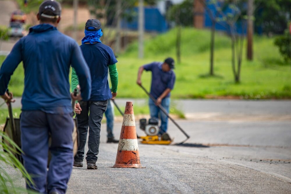 Mais de 4 avenidas recebem reparos no asfalto em Palmas; confira quais estão sendo renovadas