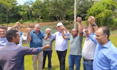 Vereador Joatan de Jesus comemora emenda do Senador Eduardo Gomes que será destinada ao asfaltamento da 'baixada' do Aureny III, na região sul de Palmas: 