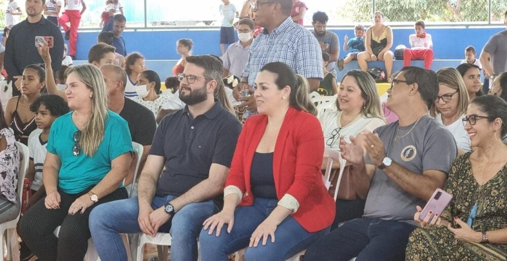 Com participação de vereadores e comunidade, Cinthia Ribeiro entrega reforma e ampliação da Escola Rosemir Fernandes, no Aureny III