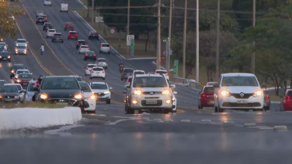 Trânsito no Brasil passa a ter novas regras que valem a partir deste mês; entenda o que muda