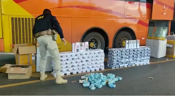 5 mil maços de cigarro e relógios falsificados são apreendidos pela PRF no bagageiro de um ônibus em Gurupi