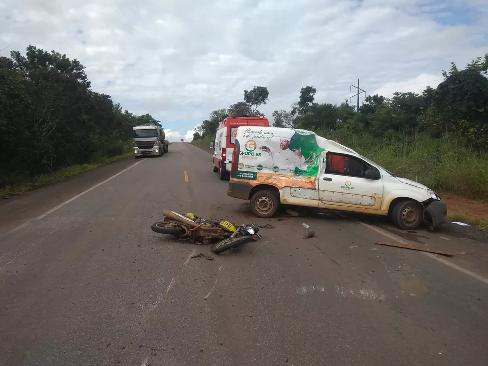 Mototaxista e passageiro morrem em grave acidente na BR-153, próximo de Paraíso do TO