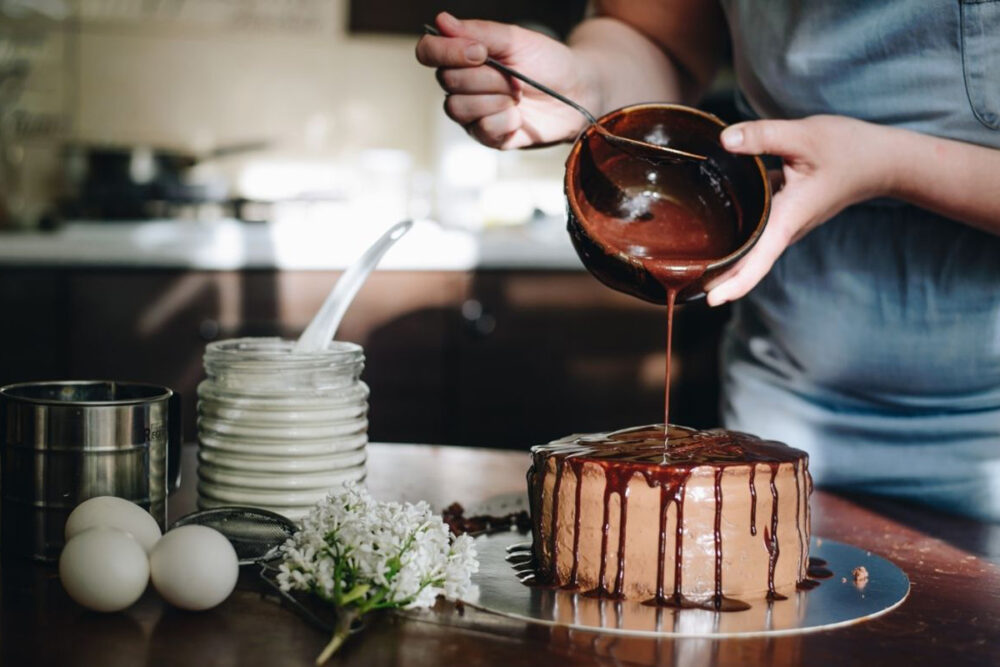 Como fazer bolo de chocolate de liquidificador - Imagem Canva Pró