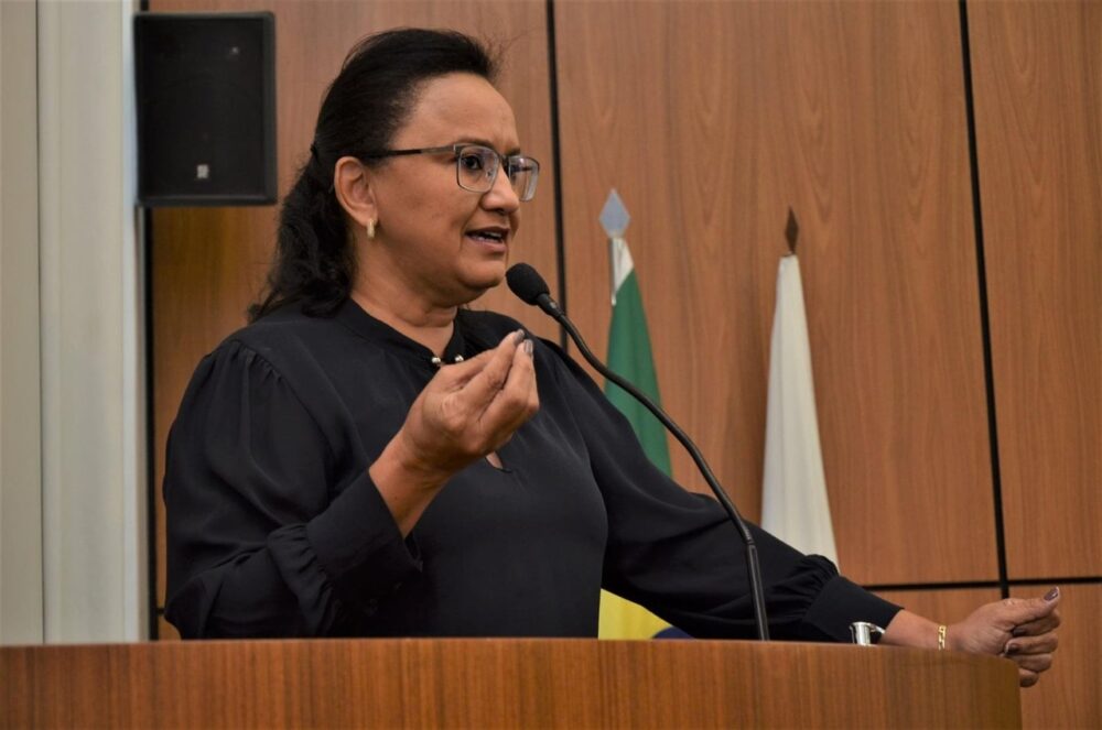 Na tribuna, Vereadora Professora Iolanda Castro defende equiparação salarial para os profissionais da saúde de Palmas: ''A causa é um ato de sensibilidade, justiça e reconhecimento''
