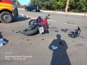 Acidente entre carro e moto deixa jovem de 21 anos morto no centro de Palmas