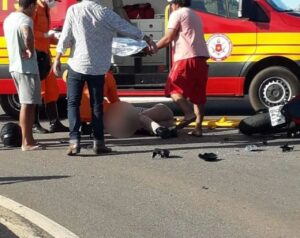 VÍDEO: Câmera flagra momento exato da colisão entre carro e moto que vitimou jovem motociclista no centro de Palmas