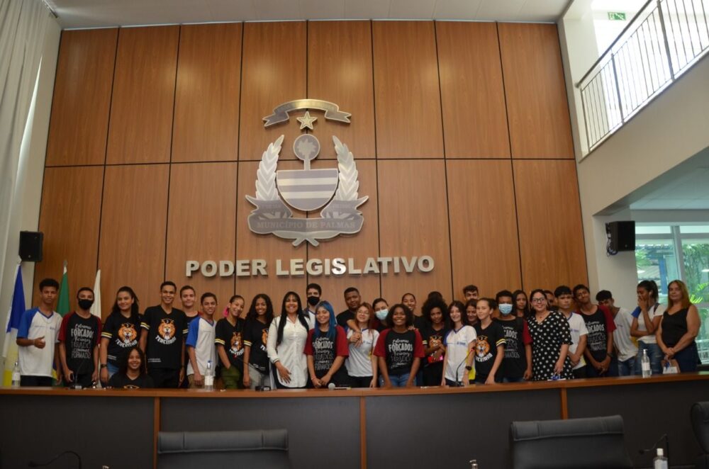 Janad Valcari recebe turmas do Colégio Criança Esperança para aprenderam sobre o trabalho dos vereadores em mais uma edição do projeto 'A Câmara Vai à Escola' em Palmas