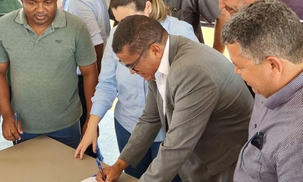 “Todos estão muito contentes e empolgados”, diz vereador Sargento Júnior Brasão ao participar da assinatura da Ordem de Serviço da pavimentação asfáltica dos setores Morada do Sol I e III