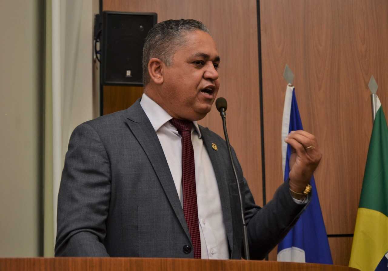 Na tribuna, vereador Eudes Assis homenageia ex-governador do Tocantins, Siqueira Campos; veja vídeo