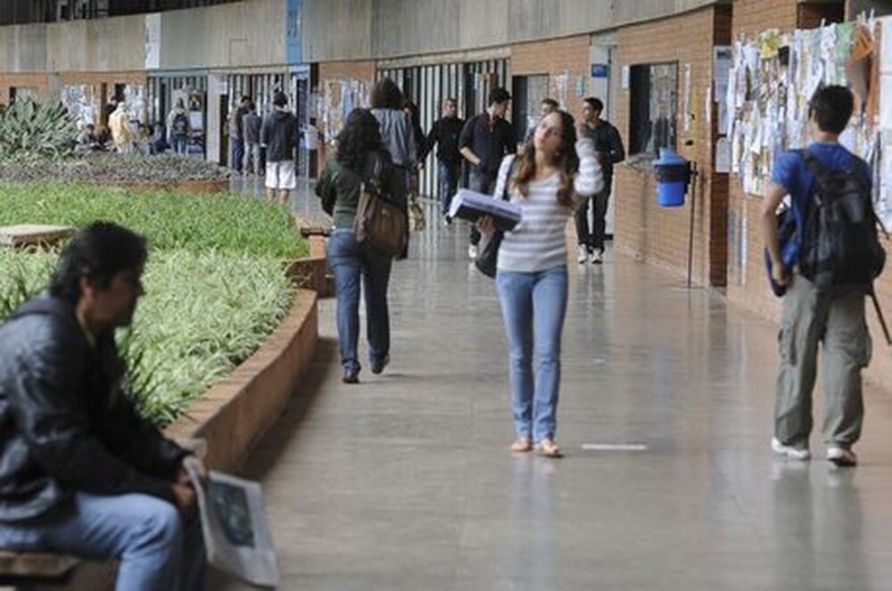 Câmara pode votar hoje PEC que institui mensalidade nas universidades públicas do país; saiba mais