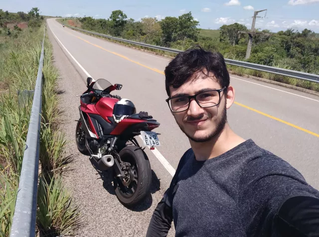 Homenagem: amigos se reúnem em avenida para orar por jovem que morreu em acidente de trânsito em Palmas