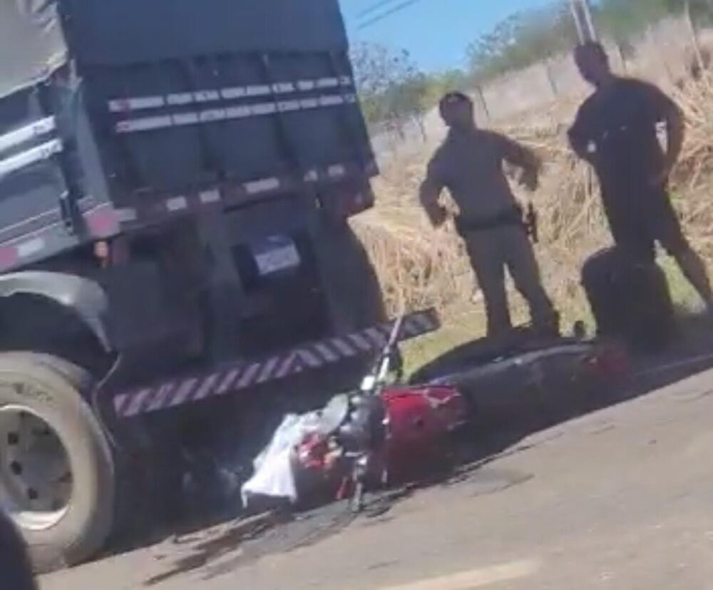 Motociclista fica em estado grave após bater na traseira de um caminhão que estava parado na BR-010, entre Taquaralto ao centro da Capital