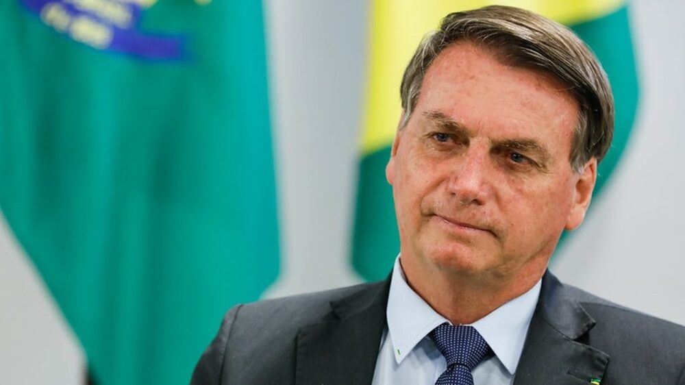 Cinthia Ribeiro sanciona Lei, de autoria do vereador Filipe Martins, que concede Título de Cidadão Palmense ao presidente Bolsonaro