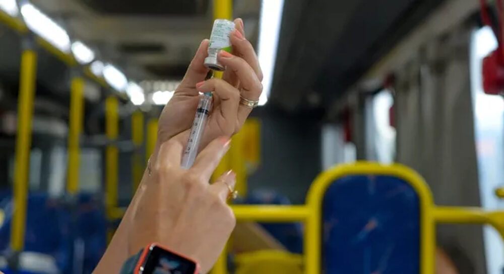Em Palmas, 'busão' da saúde vai vacinar moradores contra várias doenças no Capim Dourado Shopping