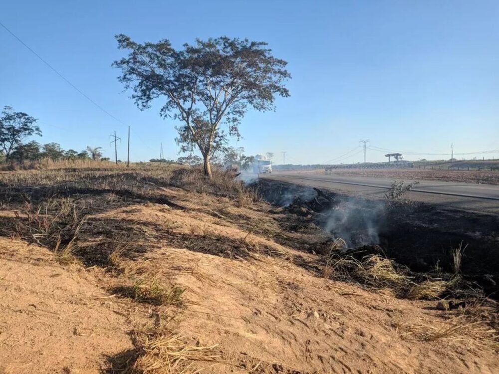 Homem é preso após atear fogo na margem da BR-153, próximo a Miracema