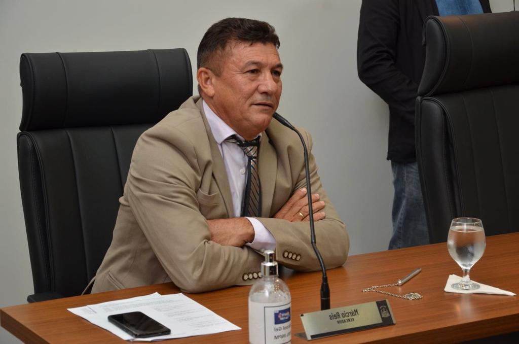 Vereador Márcio Reis solicita retorno das obras nos bolsões da Av. LO-15, entre as quadras 612 e 712 sul de Palmas