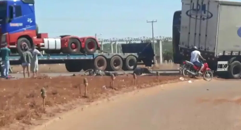 Colisão entre moto e caminhão deixa casal ferido em Paraíso do Tocantins