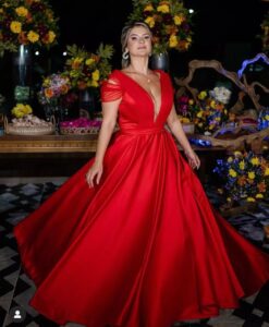 Noiva rompe com tradições e surpreende convidados ao se casar de vermelho em Porto Nacional