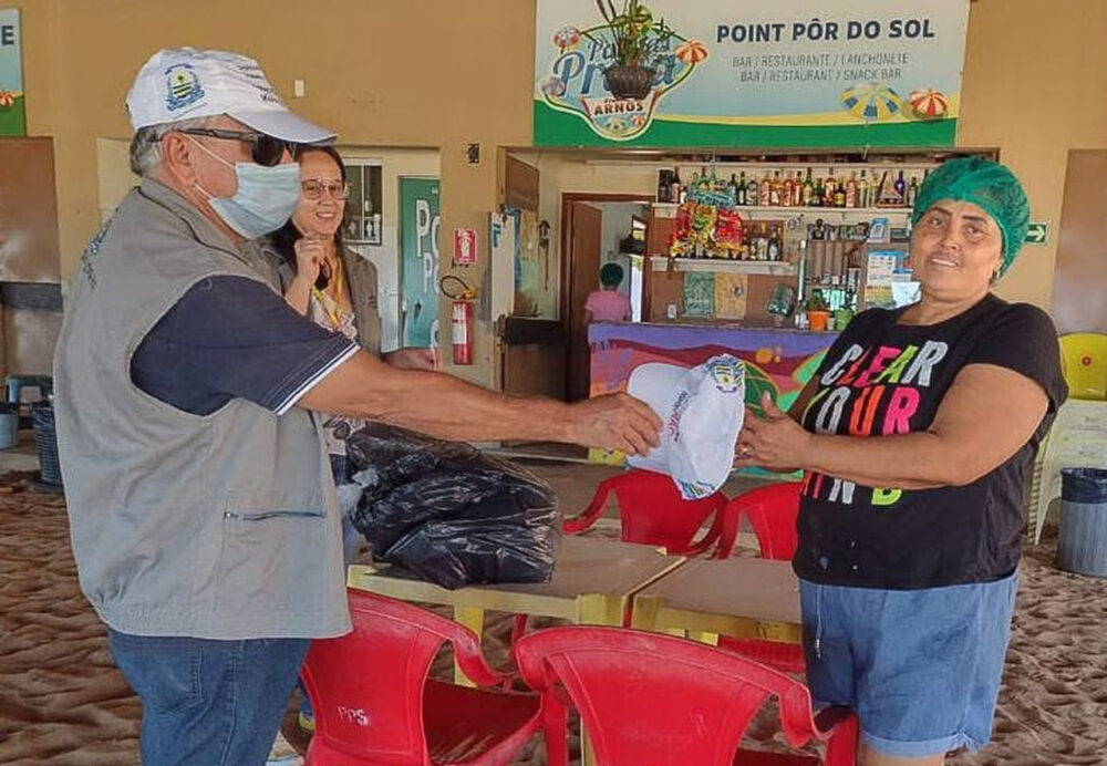 Centro de Referência em Saúde do Trabalhador realiza ações educativas nas praias de Palmas durante o período de férias