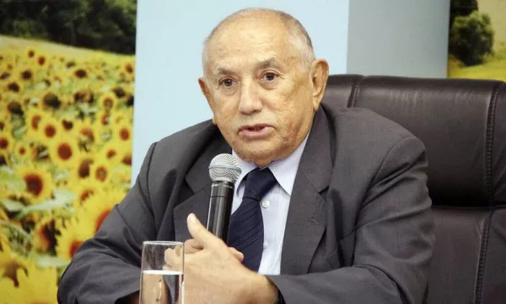 Siqueira Campos, ex-governador do Tocantins, é encaminhado para emergência de hospital particular em Palmas