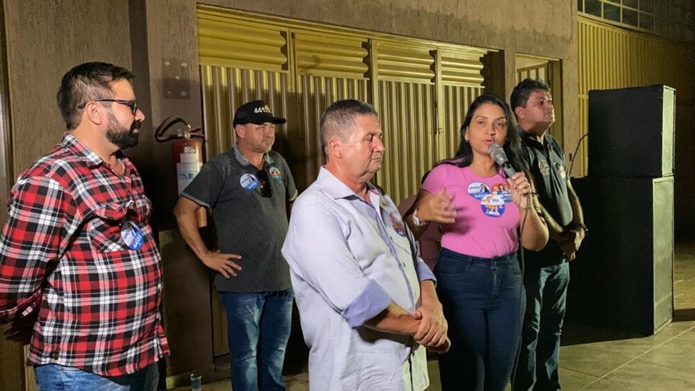 No setor Santa Bárbara, deputada Vanda Monteiro ressalta que lutará juntamente com Wanderlei para a construção de um Hospital Municipal em Palmas
