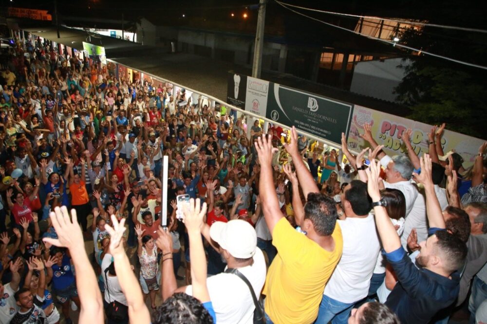 Governador Wanderlei mostra força com carreata e comício gigantes em Palmeirópolis