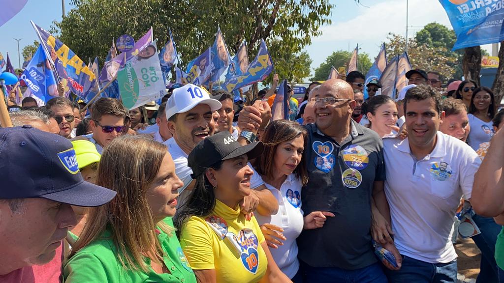 Rodeada de apoiadores a candidata a deputada estadual, Vanda Monteiro, participa de caminhada promovida por governador Wanderlei Barbosa