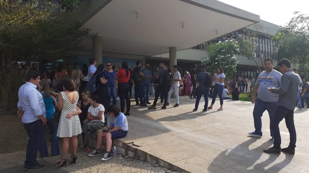 Polícia Federal cumpre mandados de busca e apreensão na sede da Secretaria de Saúde, em Palmas
