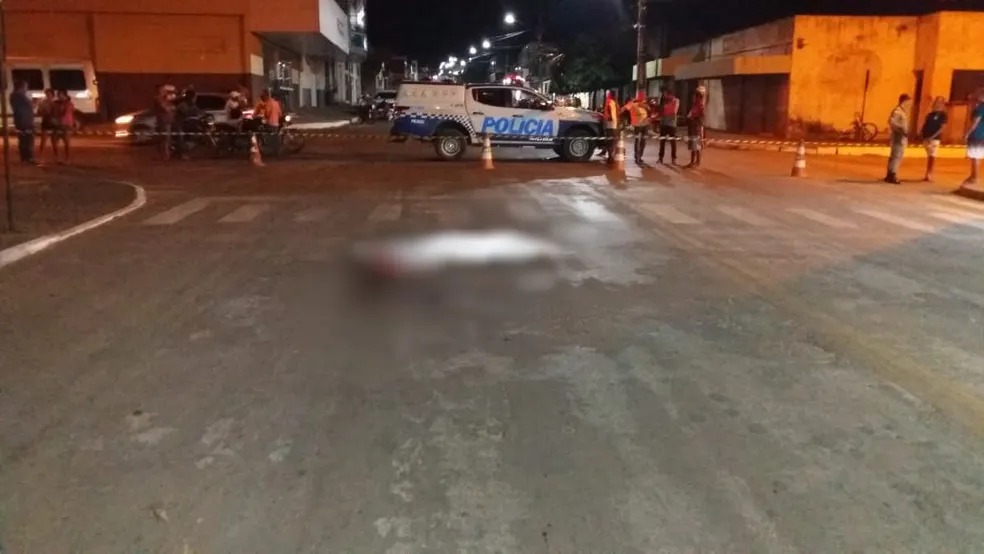 Em Araguaçu, mulher morre após ser atropelada por caminhão em faixa de pedestres