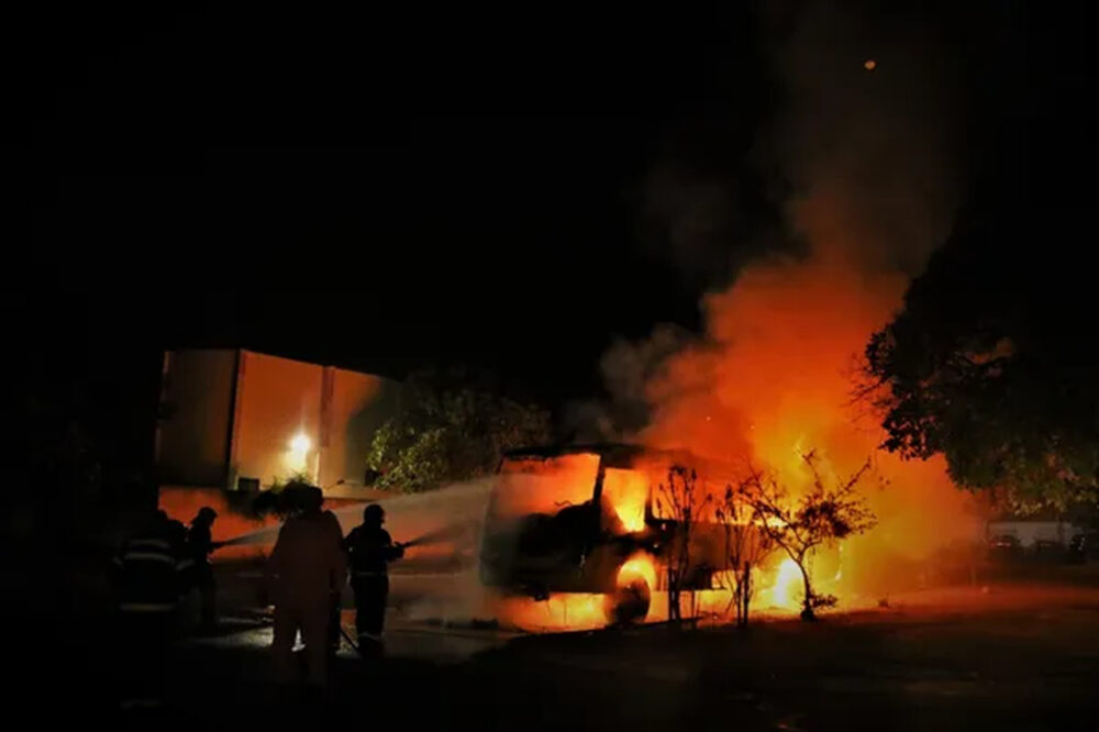 Jovem de 19 anos suspeito de incendiar em carros em Palmas é preso após perseguição policial