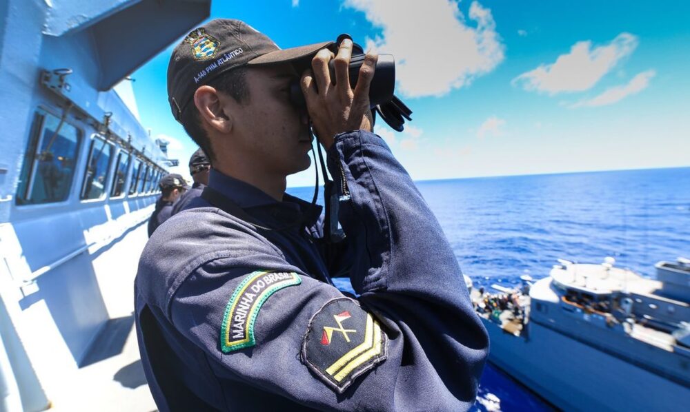 Marinha abre processo seletivo para contratação de oficiais temporários com salário de R$ 11 mil