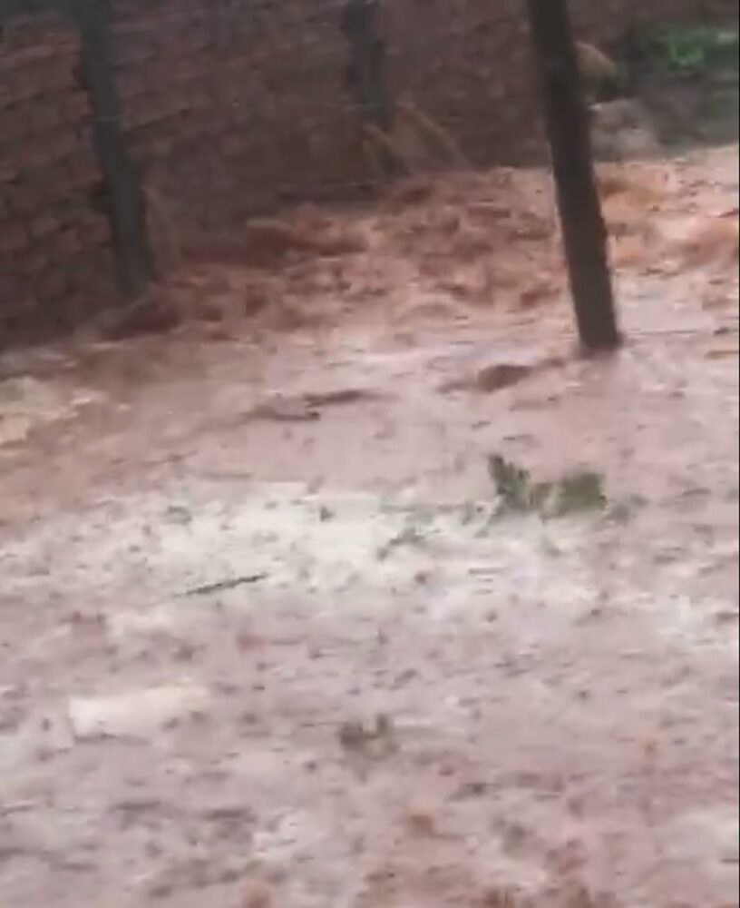 VÍDEO: Chuva causa alagamentos e enxurrada em Araguaína