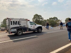 TRÁGICO: Carreta atinge moto e mata mulher na hora na BR-010, em Palmas