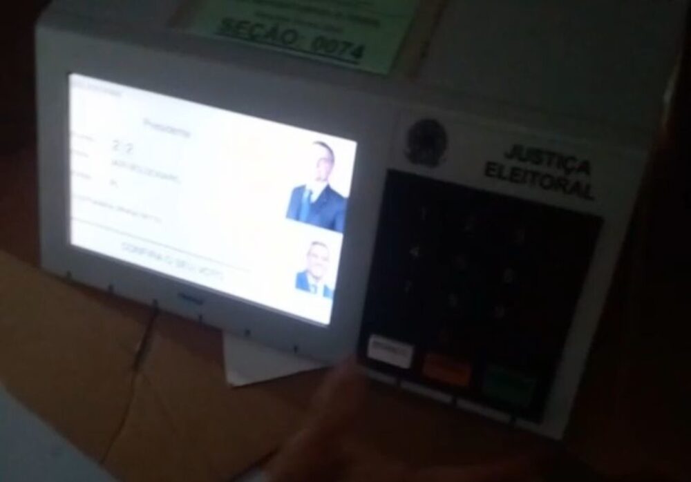 Vídeo que mostra idosa sendo enganada na hora de votar viraliza na internet; caso aconteceu em Nova Olinda Tocantins
