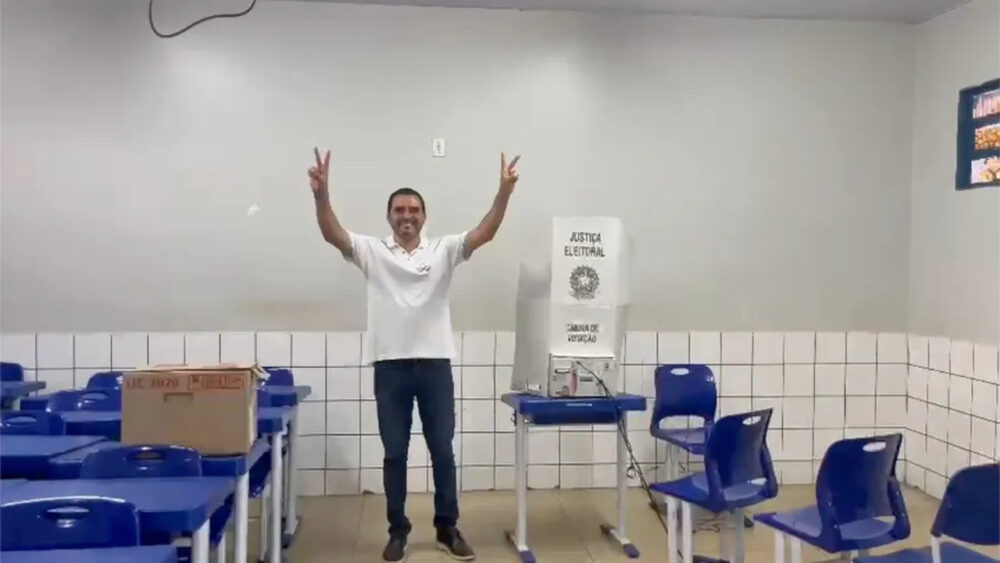 Apoiador do Bolsonaro, governador Wanderlei Barbosa vota em escola no distrito de Taquaruçu