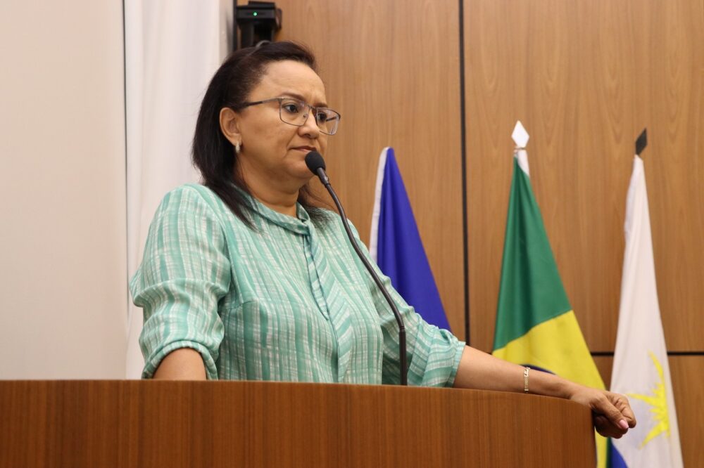 Vereadora e professora Iolanda Castro faz uso da tribuna para repercutir sobre o fim da concessão do transporte público em Palmas e destaca diálogo entre Poderes para solucionar o tema