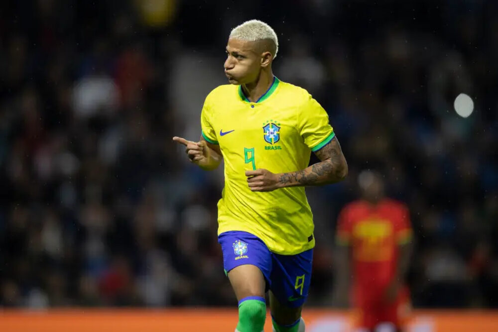 'Maldição da camisa 9': Jogador Richarlison estreia na Copa com gol e quebra 'onda de azar' do número na seleção brasileira