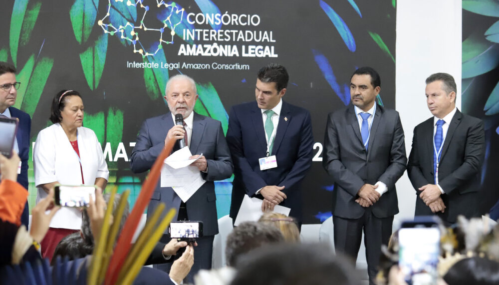 Wanderlei Barbosa entrega carta de compromisso à Lula: documento evoca cooperação pela Amazônia