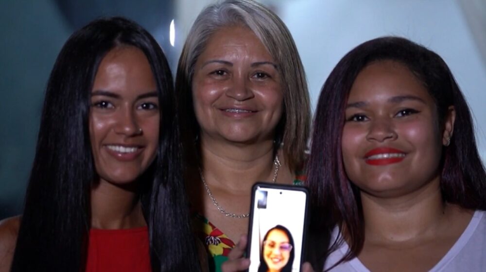 Duas famílias descobrem 26 anos depois que filhas foram trocadas na maternidade