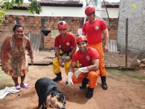 [Vídeo] Cachorro cai em poço com mais de 10 metros de profundidade e Bombeiros realizam resgate em Gurupi