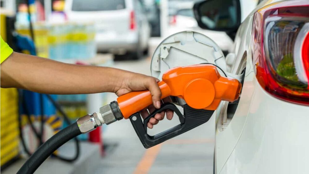 ESTÁ SUBINDO: Preço da gasolina volta aumentar nos postos e litro passa de R$ 5, diz ANP