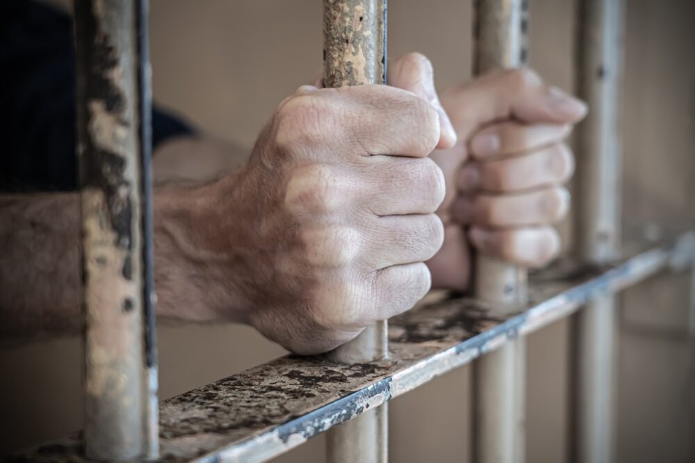 Homem é condenado a 17 anos de prisão após decapitar e esquartejar vítima com um pedaço de madeira em Cristalândia